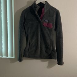 Patagonia Women’s Size S Pullover.
