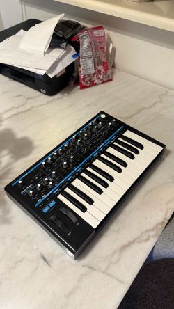 NOVATION BASS STATION II