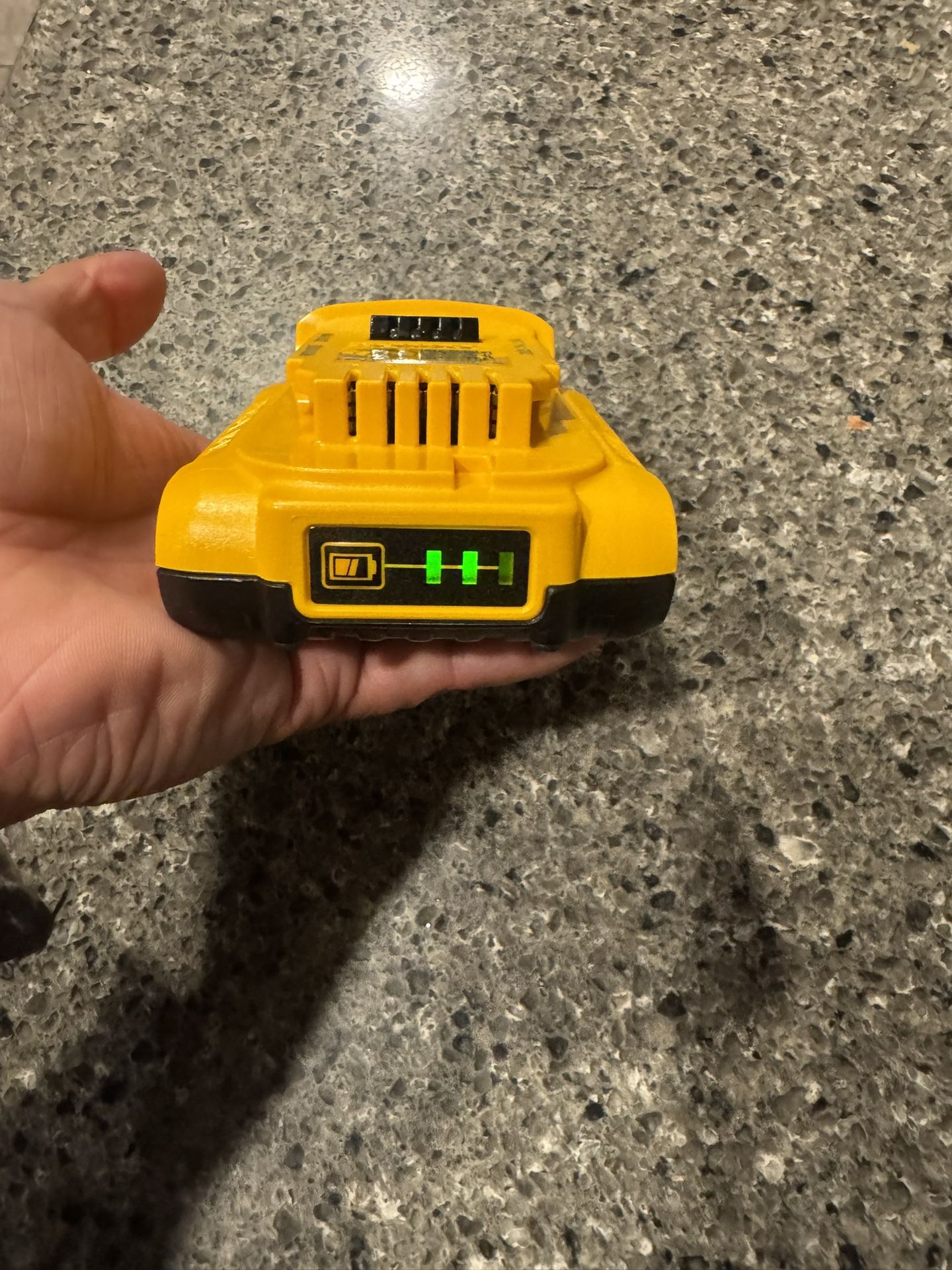 DEWALT Battery 20 V 2AH