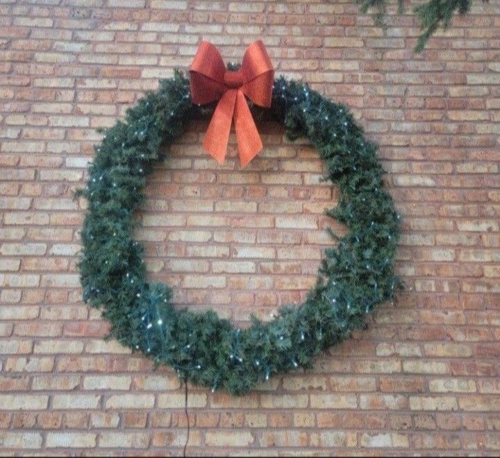 Artificial 54-in LED Light Up Wreath. Comes With Free 24 Inch Artificial Reef