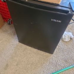 Vissani Mini Fridge