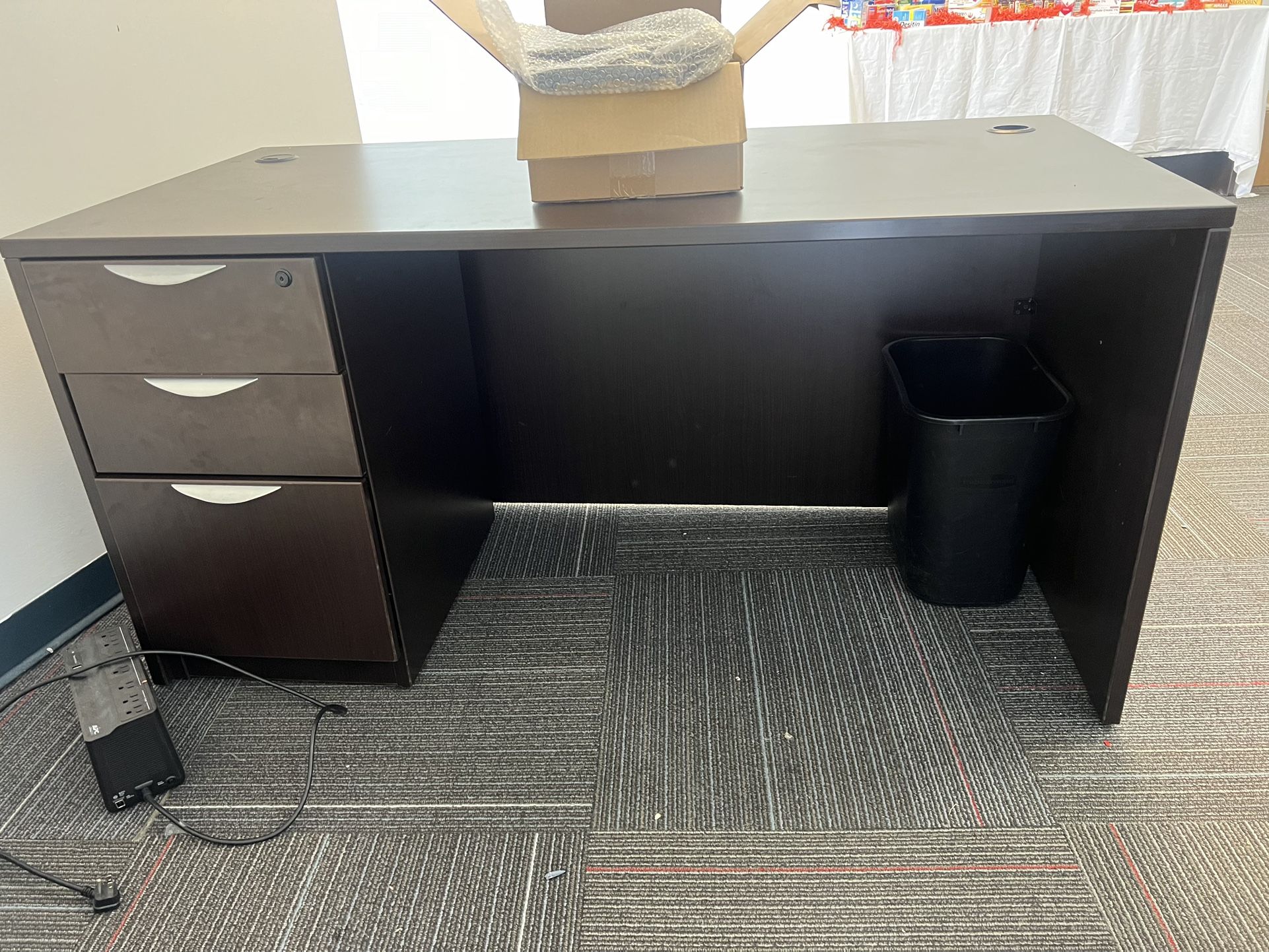 Office Desks 6 Available
