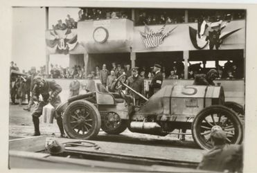 1908 Vanderbilt Cup – Car #5 Mercedes Pit Stop Refueling (Luttgen) – Brown Brothers Press Photo