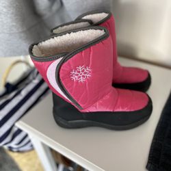 Girl’s Snow Boots Size 3