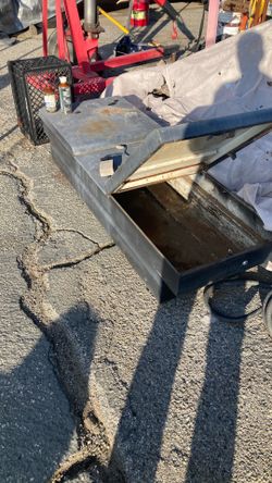 Truck saddle box