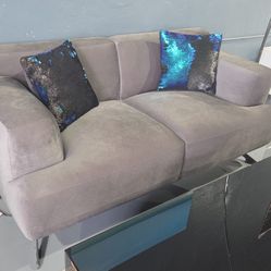 NEW LOVESEAT GRAY VELVET 70x38