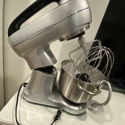 Hamilton Beach 7 Speed Stand Mixer W/ Attachments