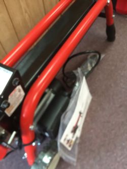 New Homelite 5 ton electric log splitter cosmetic ding on bottom