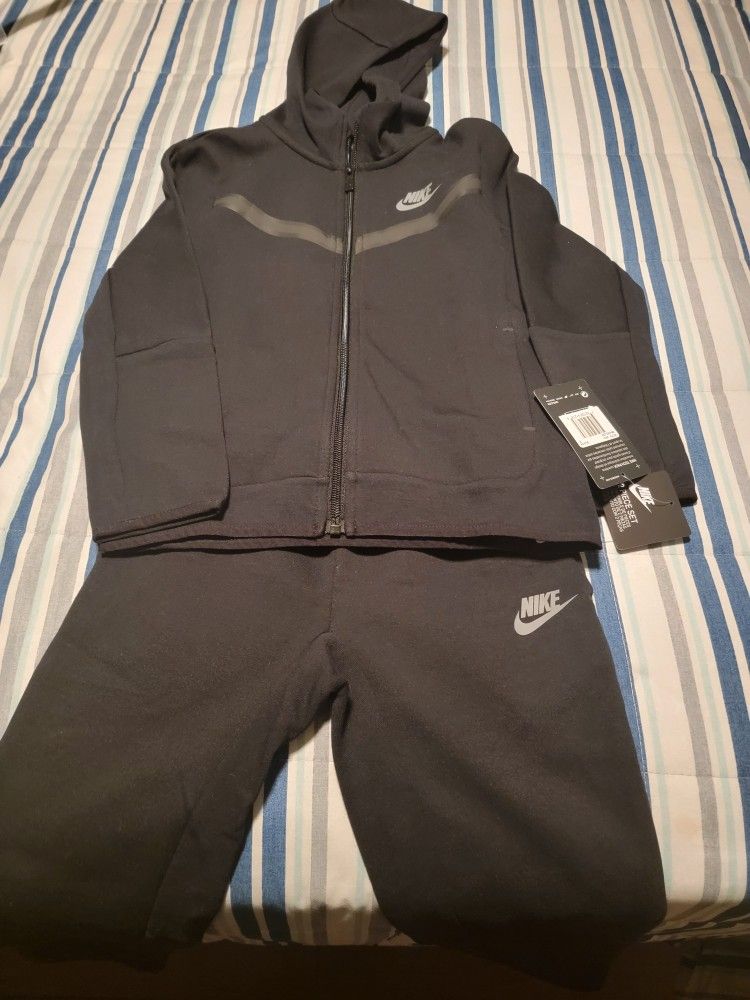 Nike Tech Fleece Set Size 7t