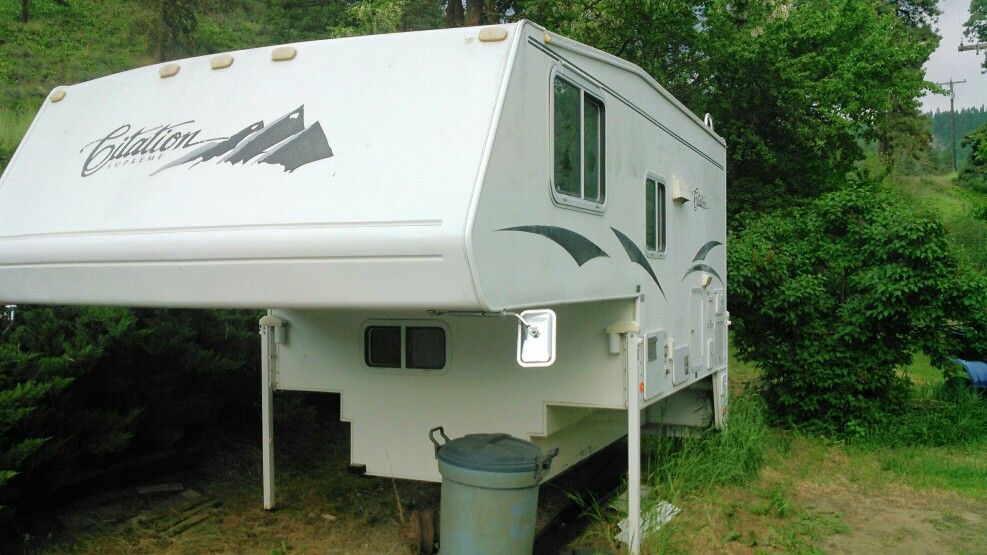 Camper 9'2" with slide out
