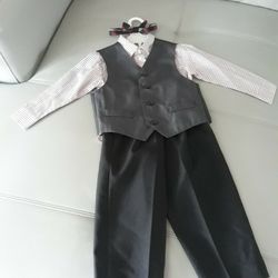 Ropa Formal Para Niño . Talla 3T.        👔