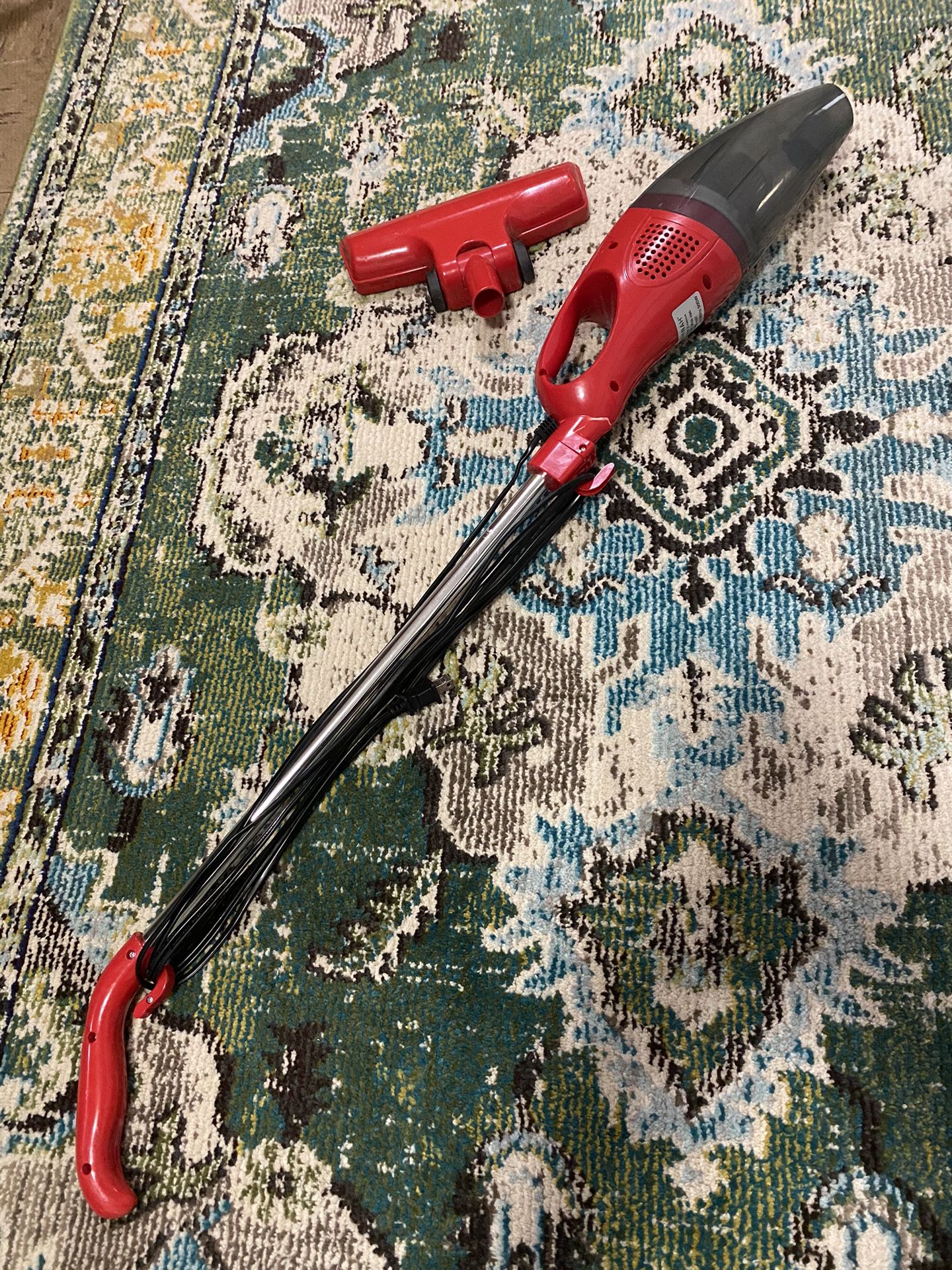 SAVANNAH Home and Garden 2-in-1 Stick Vacuum Great pre-owned condition. Product details: https://offerup.com/redirect/?o=aHR0cHM6Ly9hLmNvL2QvMmJFW