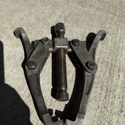 KD Tools 5-Ton Three-Arm Gear Puller (Used) - $40 (Negotiable) - Priced to Sell!