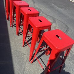 6 Bar Stools 30” tall / 6 Bancos De Barra 30” De Alto 
