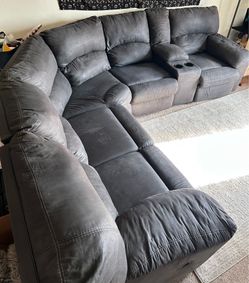 Gray recliner couch, freshly cleaned!