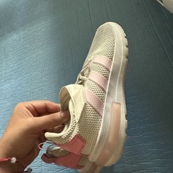 Girls Shoes.    Adidas. Size 5u.s.    $10.            Fort Worth.