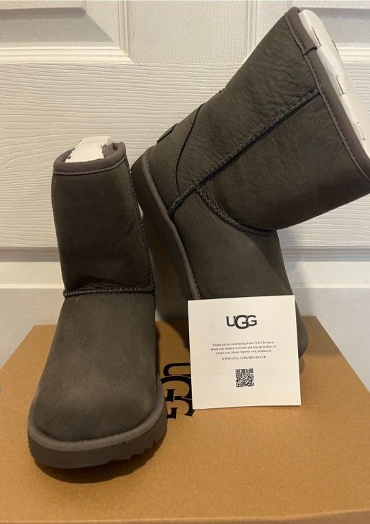 UGG SIZE 7 WOMEN