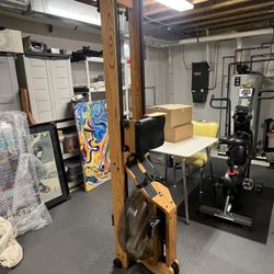 Water Rower and Mat in Excellent Condition Smoke an pet free household