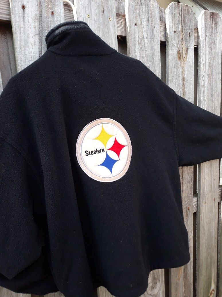 Steekers Size Large Made By PRO PLAYER. REVERSIBLE nylon Windbreaker On One Side Black FLEECE On The Reverse