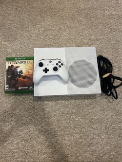 Xbox One S Console 1TB with 3 games 1 controller and cords