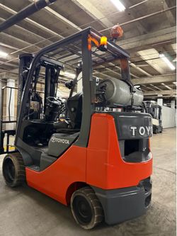 TOYOTA M8, latest model,5500 lb, 3 stage, side shift