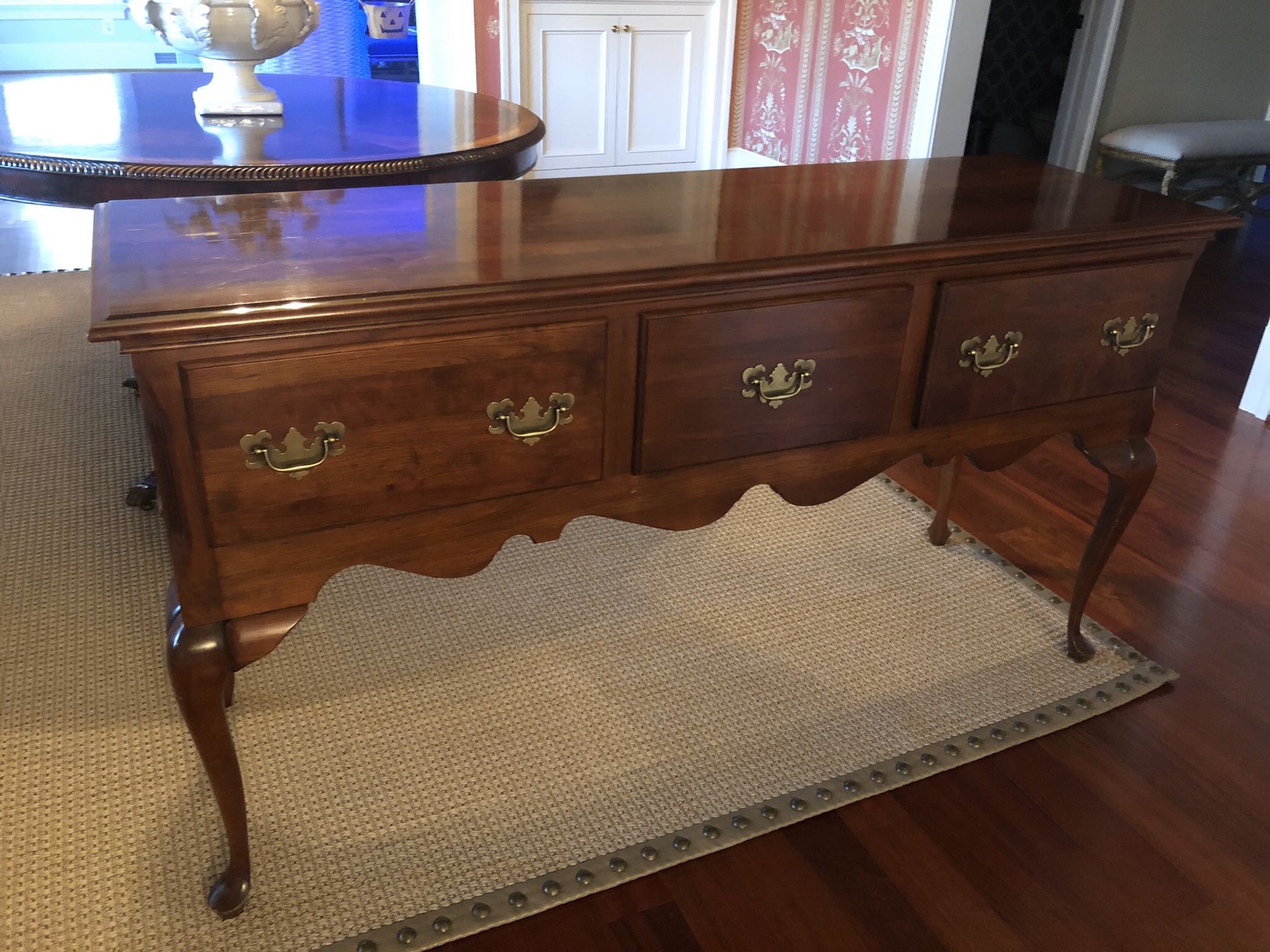 Solid wood traditional Buffet
