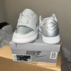 Air Jordan 1 Retro Low OG GS 'Metallic Silver'