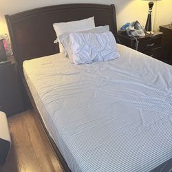 For sale queen size bed set