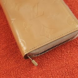 Pre-Loved Lv Compact Wallet
