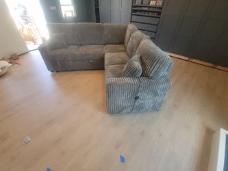 New sleeper sectional couch / free delivery