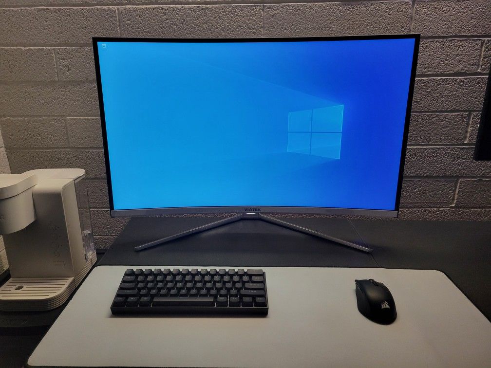 31.5" Curved Viotek Monitor White