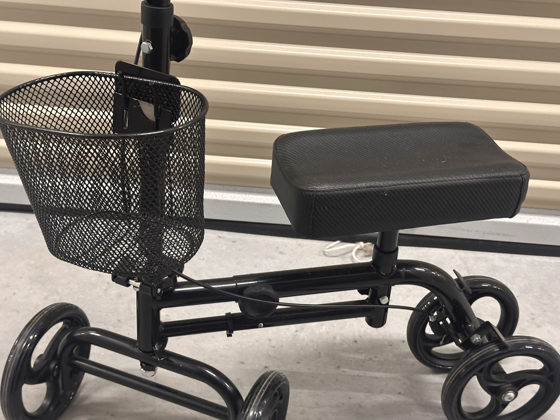 Knee Walker