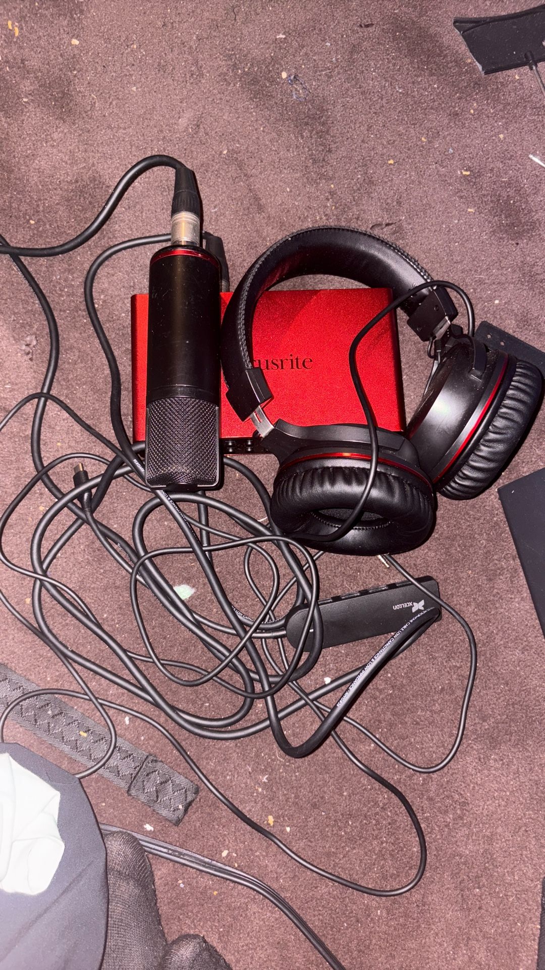 scarlett interface mic and head phones