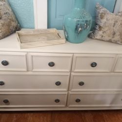 CUTE DRESSER OR BUFFET AT PICKY PINCHERS 801 TURNER ST CLEARWATER OPEN TODAY 12-4 FREE DELIVERY 