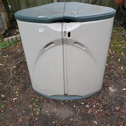 Rubbermade Outdoor Corner Cabinet