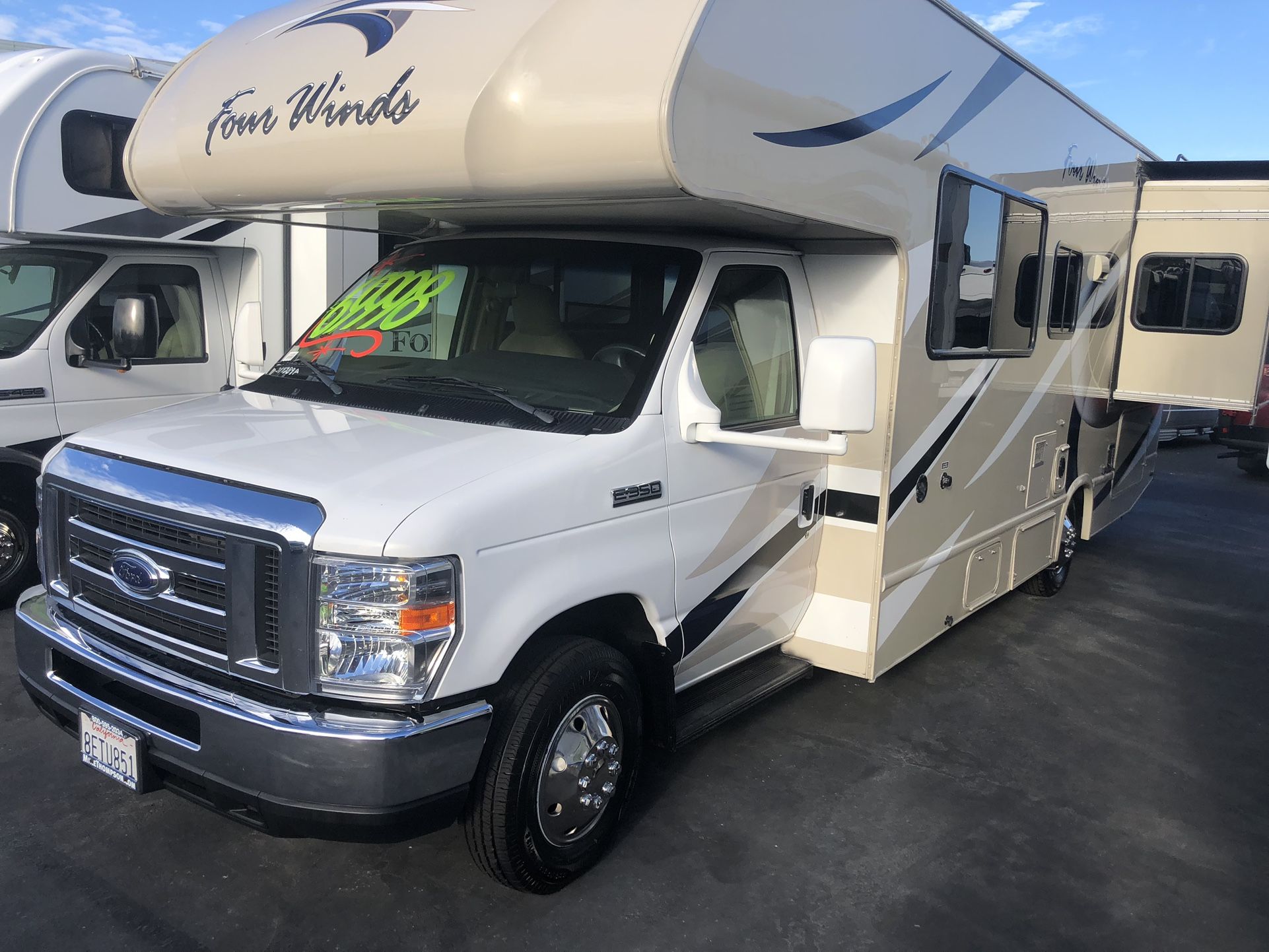 2018 26B Fourwinds - 26ft Class C Motorhome With Rear Slide Out