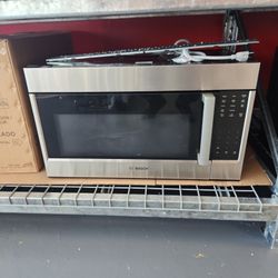 Amazing Bosch 800 Series HMV8053U 1.8 Cu Ft Over The Range Microwave 385 Cfm