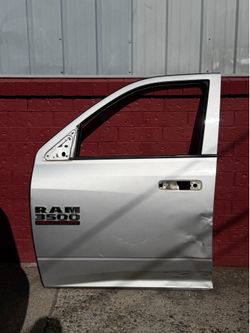 2017 Ram 3500 Drivers side door Damaged