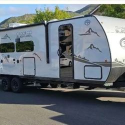 2025 Toy Hauler Forest River Black Level 