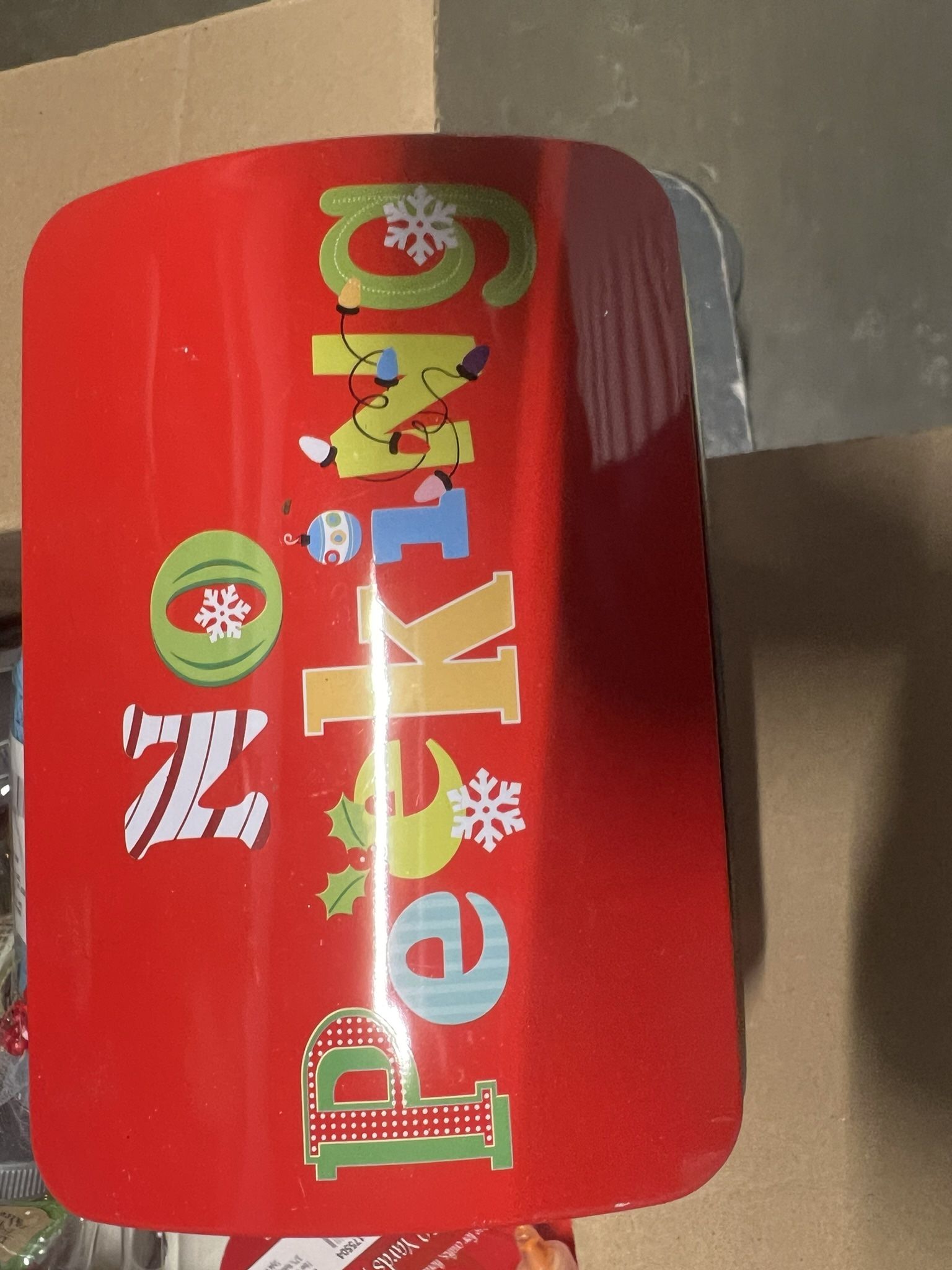 No Pocking Box. Metal Holiday Box