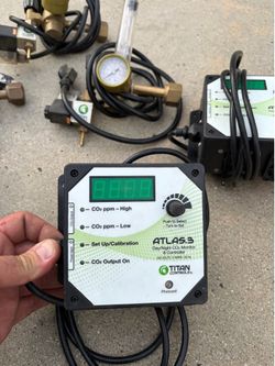 CO2 control ATLAS 3 Day/Night CO2 Monitor & Controller TITAN CONTROLS