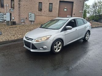 2013 FORD FOCUS SE SEDAN.   PARTS