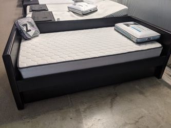 Black Daybed with Trundle