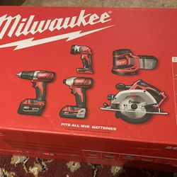 Milwaukee Tool Set New In Box M18 (5 Tools/ 2 Batteries /Charger /Bag 