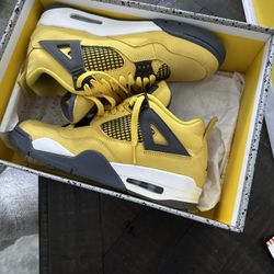 Air Jordan 4 Retro