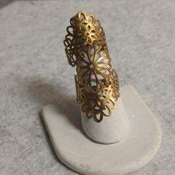 Stylish 3 Part AVON Filagree Extended Finger Ring