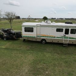2003 Fleetwood Bounder 32
