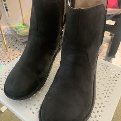 Ugg Women’s Sz 9, Short Boot, Nice!
