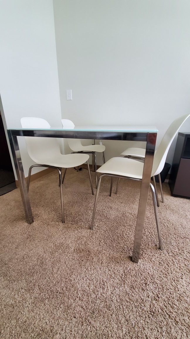 Kitchen Dining Table (glass) with Chairs