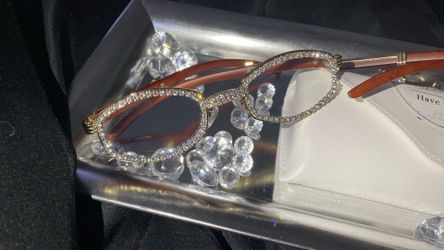 Millionaire Celebrity Glasses “Look Like Money” One (1) Unisex wooden frame with sparkling lab, diamond ice trim. Comes with a white protective case f